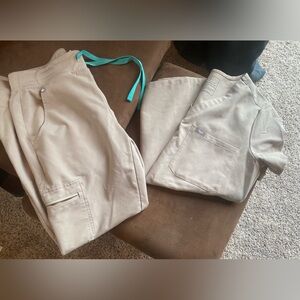 Size XS FIGS scrub set. Great condition.